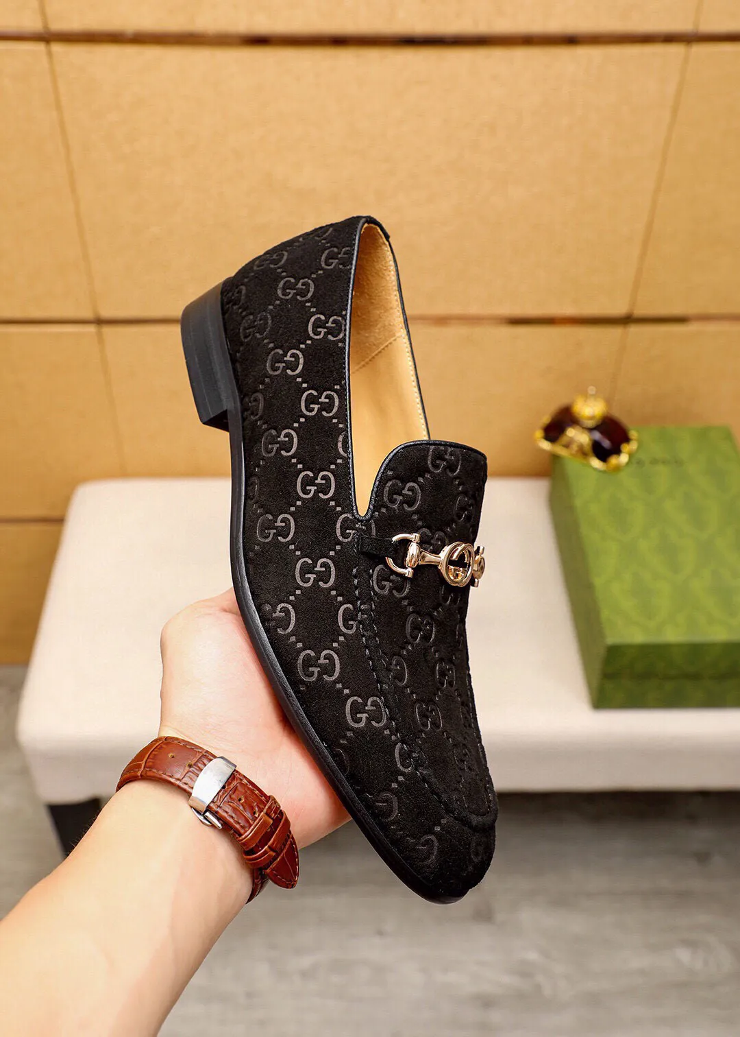 Men's shoes 💰520 💐 Product trademark: GUCCI "Gucci" casual leather shoes Regular size: 39-44 (38.45🉑️customized) Product materials: Selected imported first-layer calfskin embossed upper + luxury hardware buckle, imported water-dyed cow leather lining. Strong three-dimensional visual effect, original combination outsole Color: 3⃣️colors available